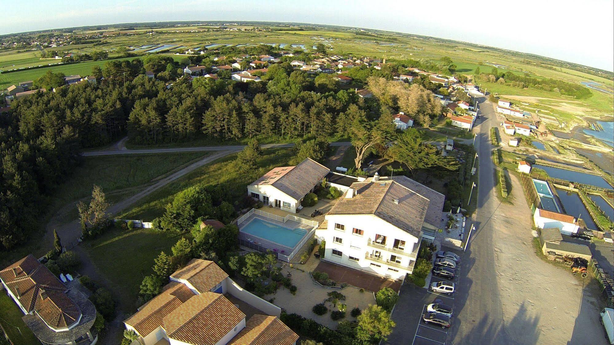 Logis Les Parcs Hotel Talmont-Saint-Hilaire Exterior foto