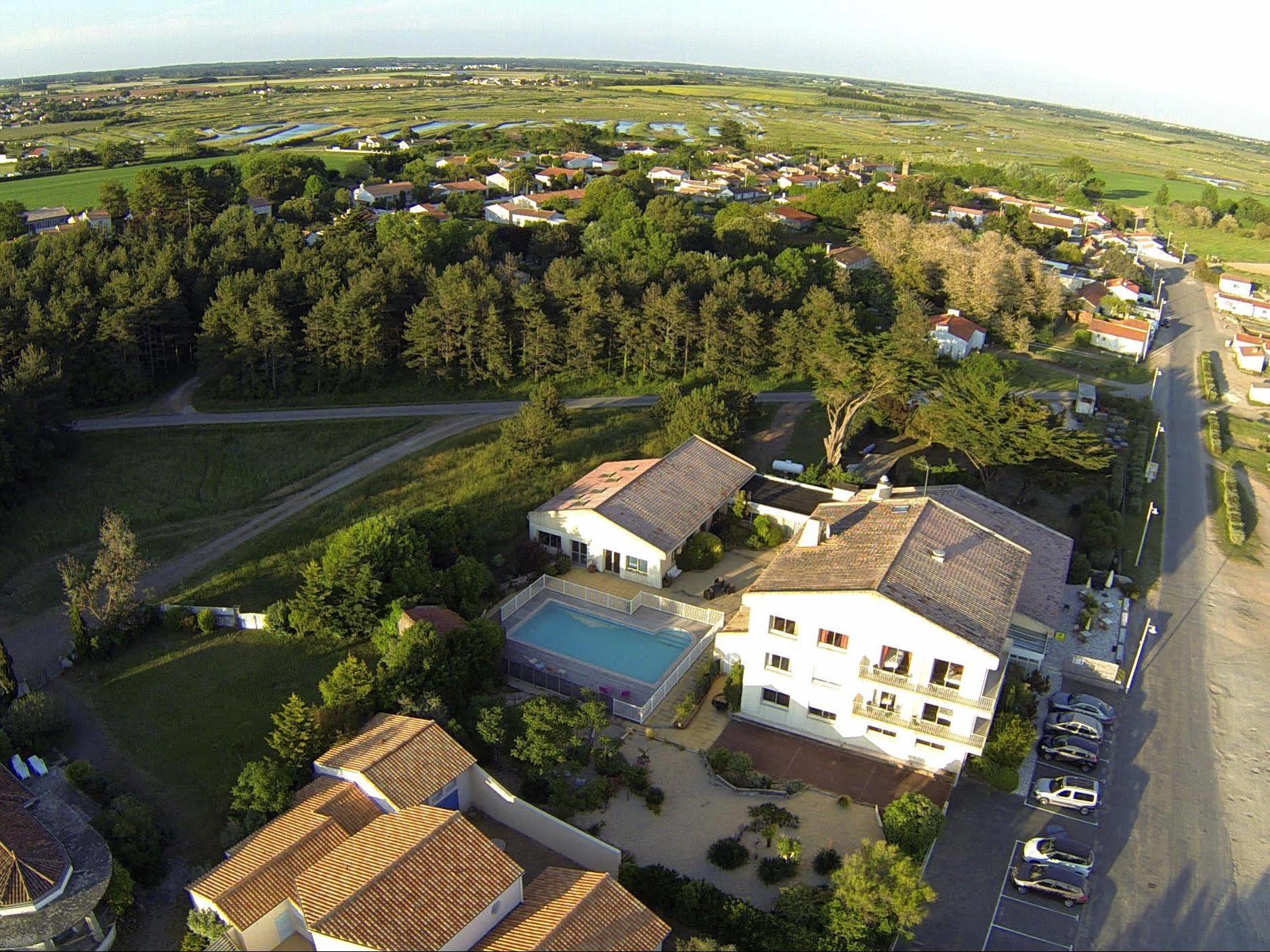 Logis Les Parcs Hotel Talmont-Saint-Hilaire Exterior foto